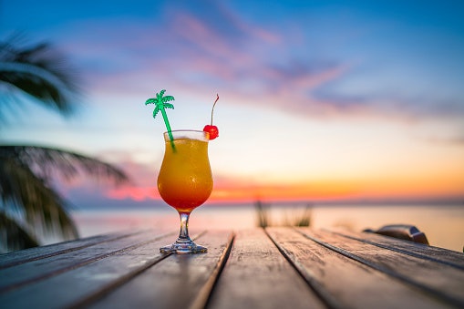 Which Is Better?  Non-Alcoholic vs Alcoholic Summer Drinks