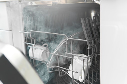 Clean Your Dishes More Hygienically With Steam and Temperature Control