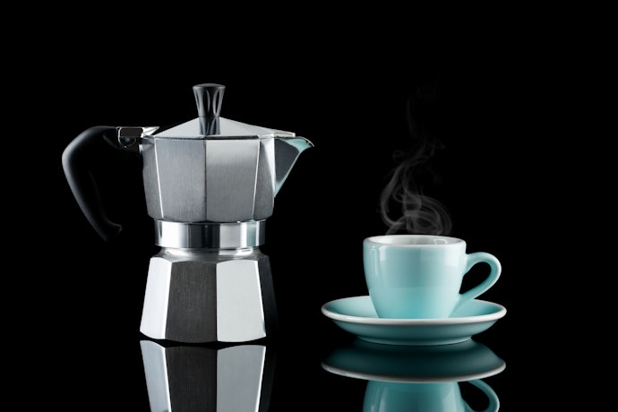  Moka Pot： Pressurized Boiling Water is Passed Through Ground Coffee