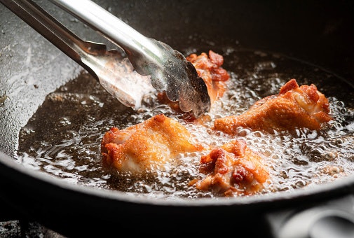 If You Cook Deep-Fried Food, Pick an Oil With a High Smoking Point of About 200°C