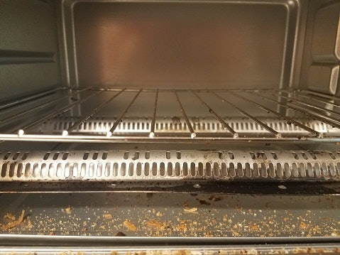 Check for a Pre-Installed Crumb Tray for Easier Cleaning